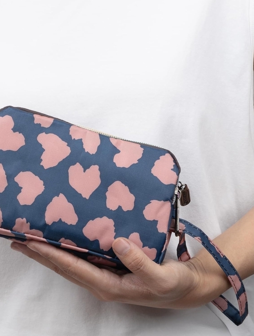 Heart Triple-Zip Wristlet Phone Concert Bag Boho Organizer Pouch Waterproof NWT